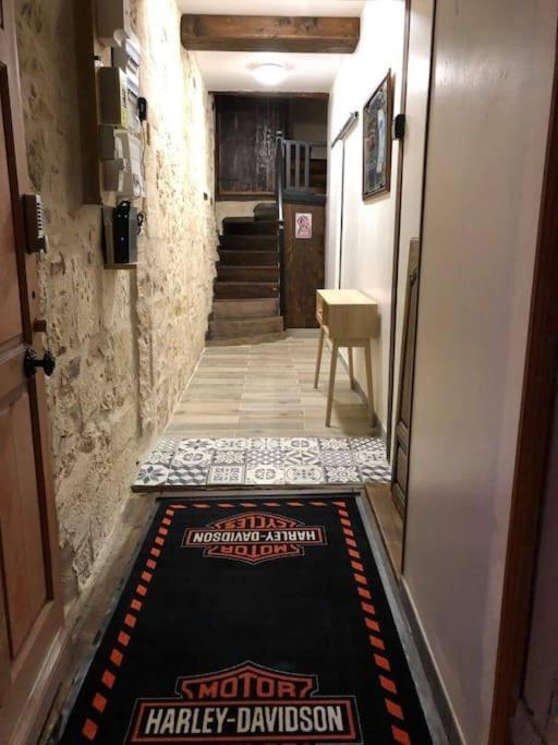 Suite De Charme Au Pied De La Cathedrale Лаон Екстериор снимка